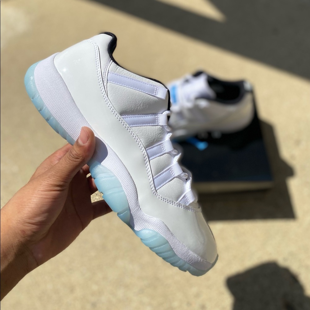 Jordan 11 Legend Blues
